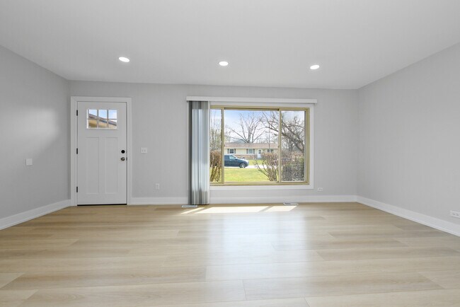 Building Photo - 7800 W Kingston Dr