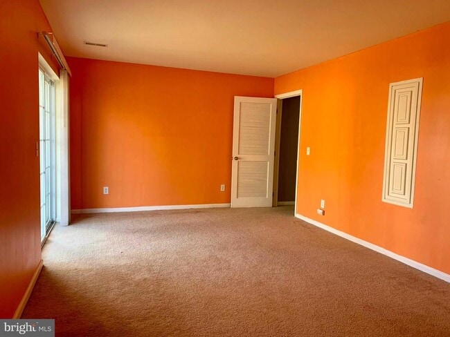 Building Photo - 351 Paradee Dr