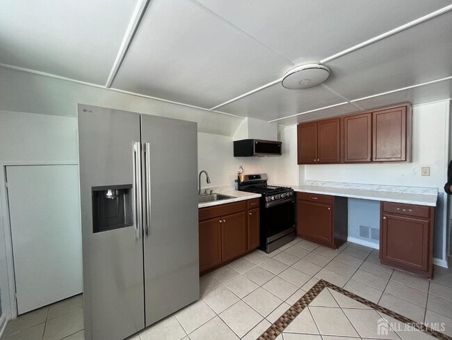 Building Photo - 7 Bound Brook Ave