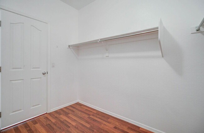 Building Photo - 4836 S Summit Ct