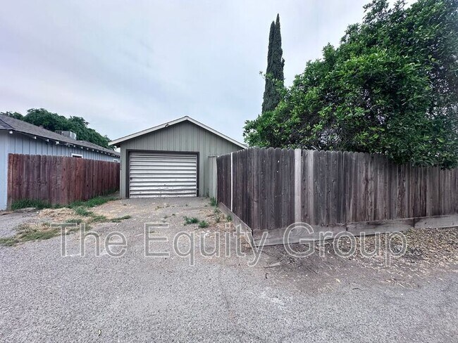 Building Photo - 1216 N Conyer St