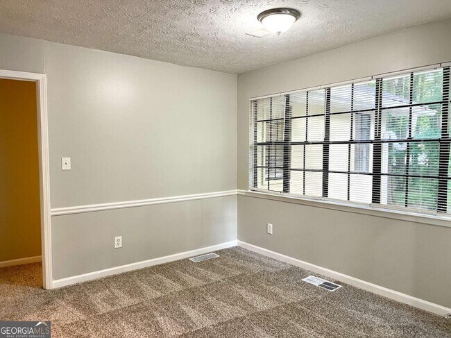 Building Photo - 415 Hillsdale Dr