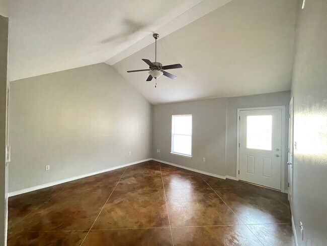 Building Photo - 13302 Moss Point Dr