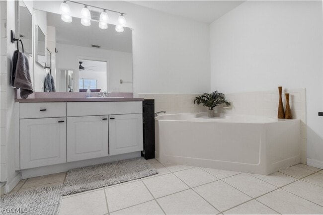 Building Photo - 2846 SW 25th Pl