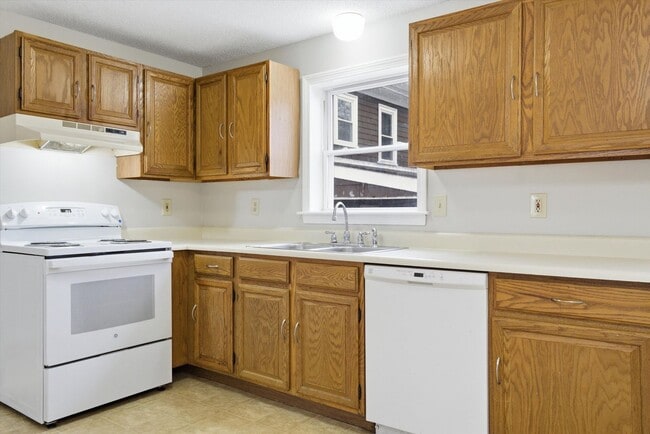 Building Photo - 888-890 Belmont Street