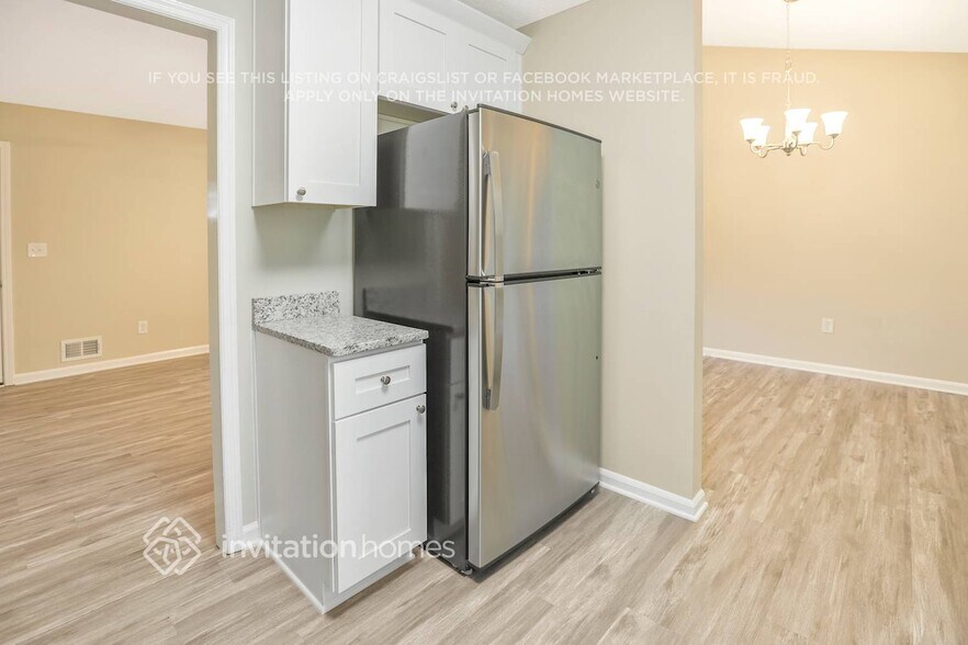 Building Photo - 8952 Saddlewood Dr