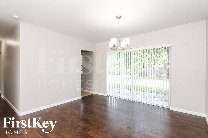 Building Photo - 16025 SW 99th Ave