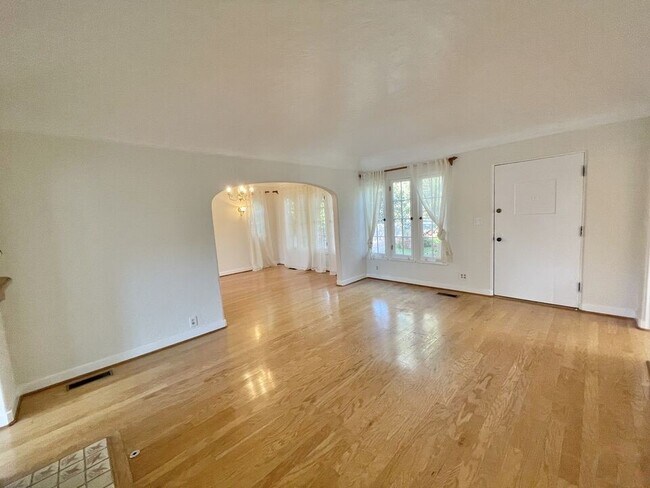 Building Photo - 10551 Troon Ave