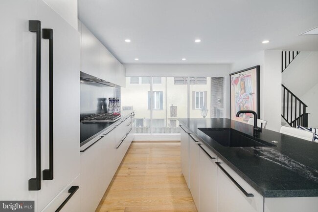 Building Photo - 1126 Lombard St