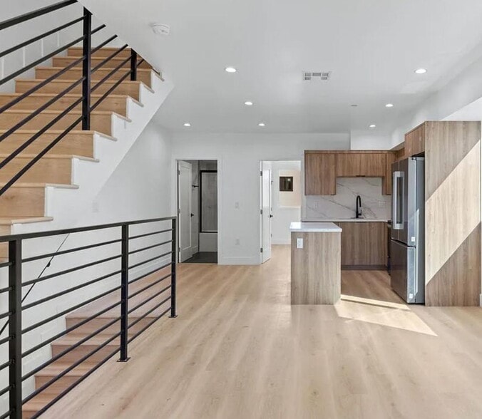 Building Photo - 3209 W 18th St