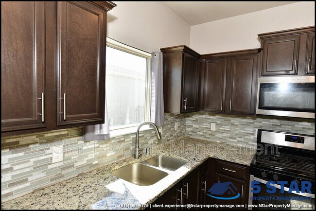 Building Photo - 4825 Mark Avizo