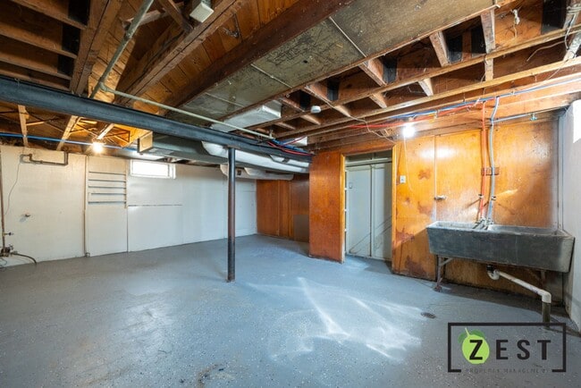 Building Photo - Affordable 3 BED 1 BATH Bungalow Home!