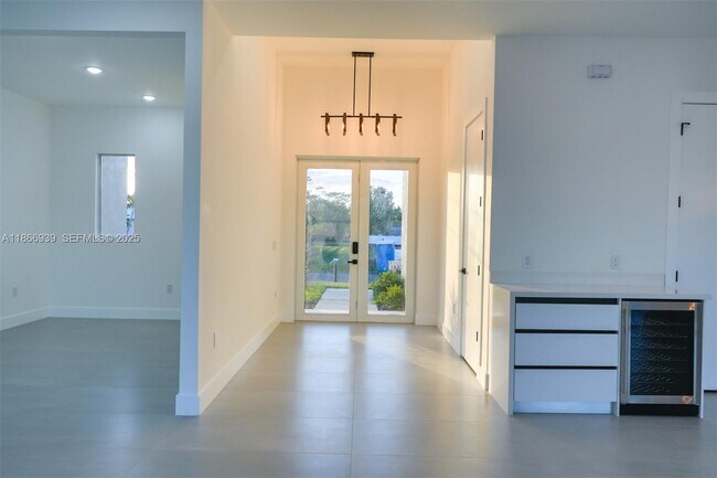 Building Photo - 5 SW 26th Pl