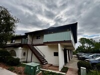 Building Photo - Updated and Spacious 2 bed 1.5 bath