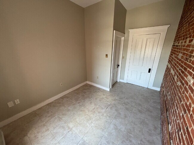 Building Photo - Charming Studio Apartment in the Heart of South Berwick – Great Location!