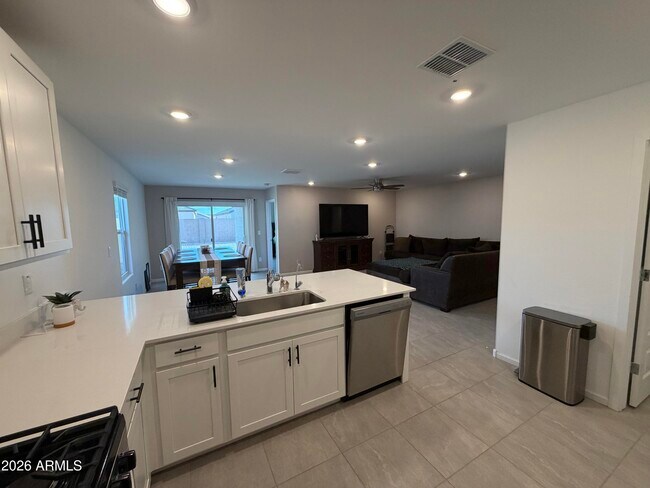 Building Photo - 4605 E Danta St