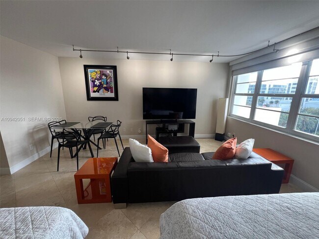 Building Photo - 100 Lincoln Rd