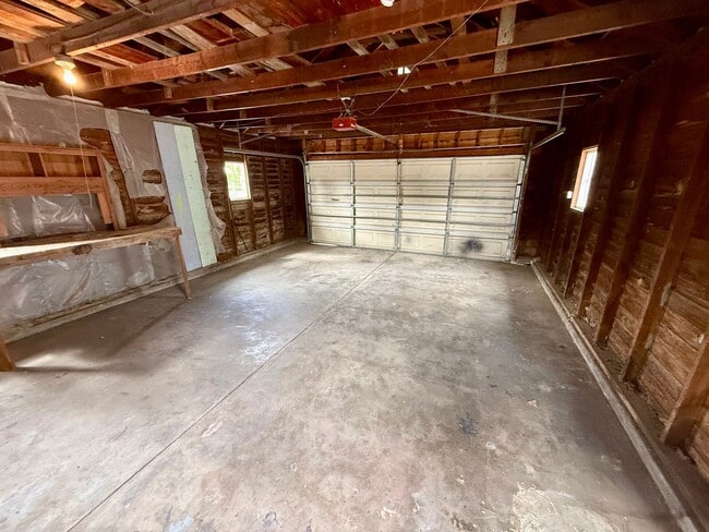 Building Photo - 1329 Elm St
