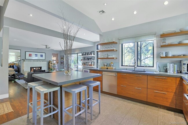 Building Photo - 188 Ferdon Ave