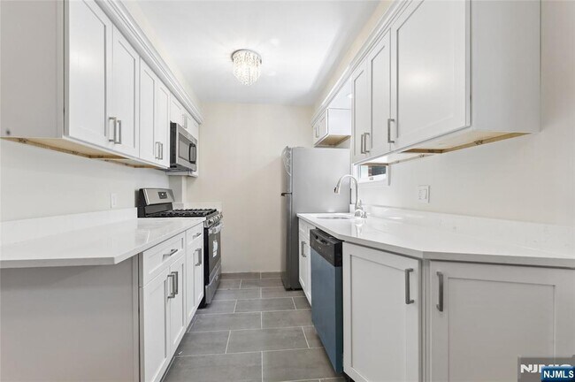 Building Photo - 35-10 Ferry Heights