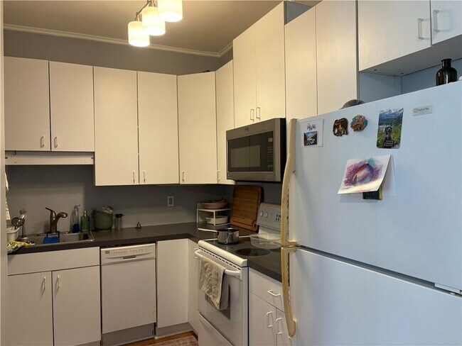 Building Photo - 438 Wolcott Ave