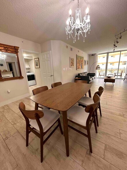 Building Photo - 3140 S Ocean Dr