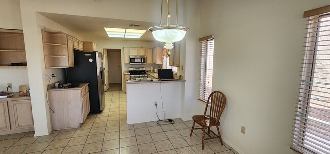 Building Photo - Lovely 2 bedroom 2 bathroom home located i...