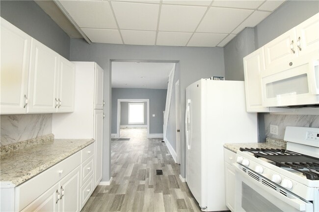 Building Photo - 249 Princeton Ave