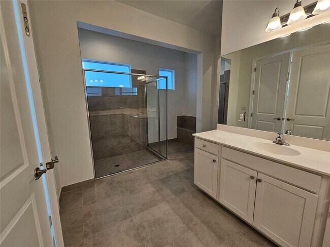 Building Photo - 4757 Saddle Ranch Rd