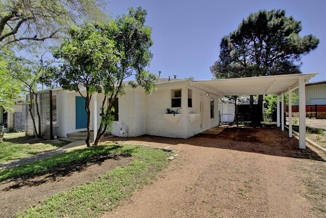 Building Photo - 935 E 53rd St