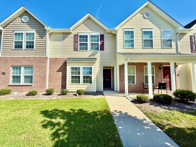 Primary Photo - Beautiful 2 Bed 2.5 Bath townhome located ...