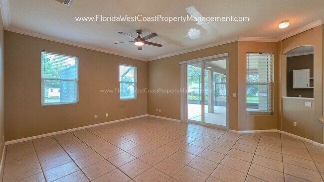 Building Photo - CUTE AND SPACIOUS 3 BEDROOM/ 2 BATH POOL HOME! NORTH PALMETTO! PET FRIENDLY!