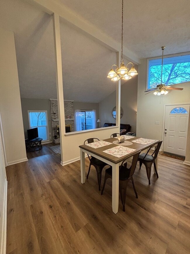 Building Photo - 2012 Lakemeadow Dr