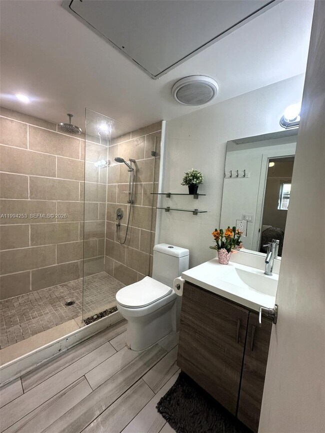 Building Photo - 1560 Meridian Ave