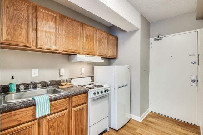 Studio kitchen (staged) - The Palisades at Logan Circle