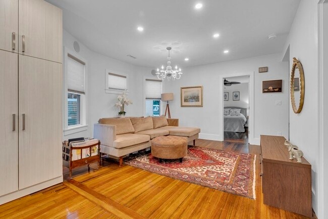 Building Photo - 351 Centre St