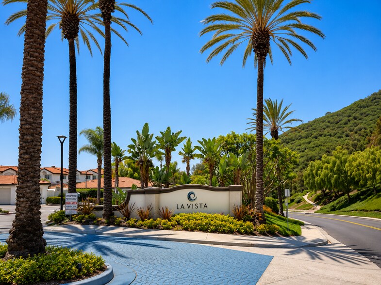 Building Photo - 30902 Club House Dr