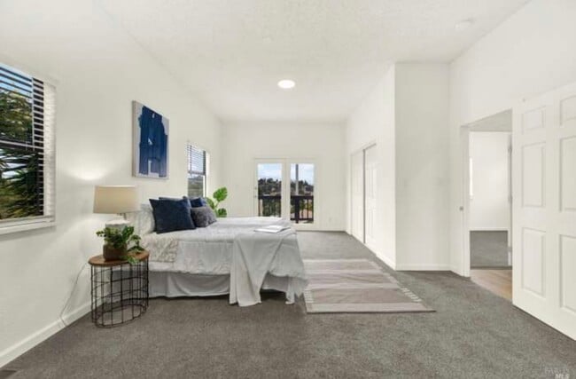 Building Photo - 324 Ohio St