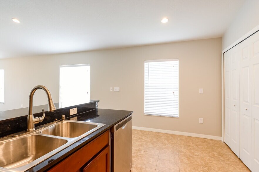 Building Photo - 17407 Garden Heath Ct