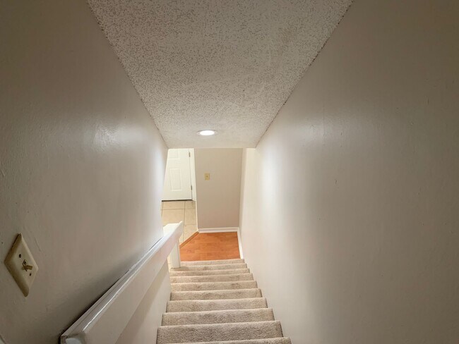 Building Photo - 3546 Khayyam Ave
