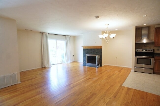 Building Photo - 152 Quincy Shore Dr
