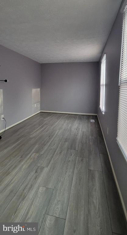 Building Photo - 15549 N Oak Ct