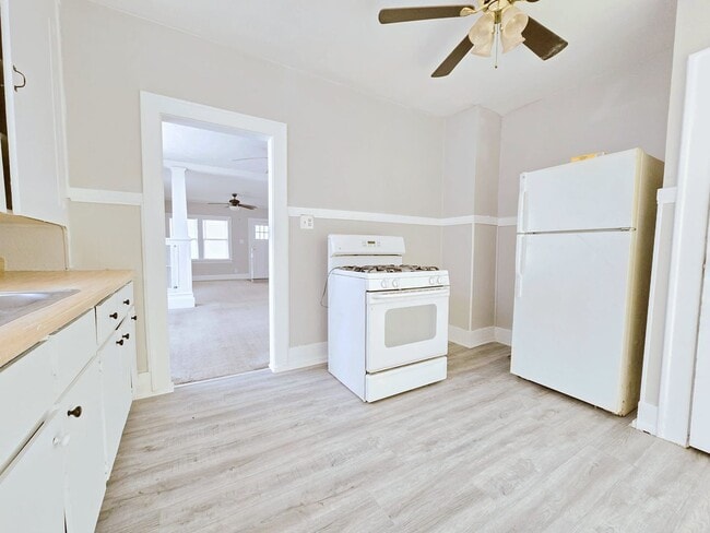 Building Photo - 917 Sancome Ave