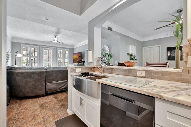 Building Photo - 275 Murcia Dr