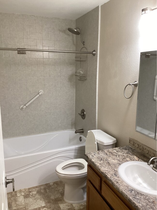 Building Photo - 66 NW 33rd Pl