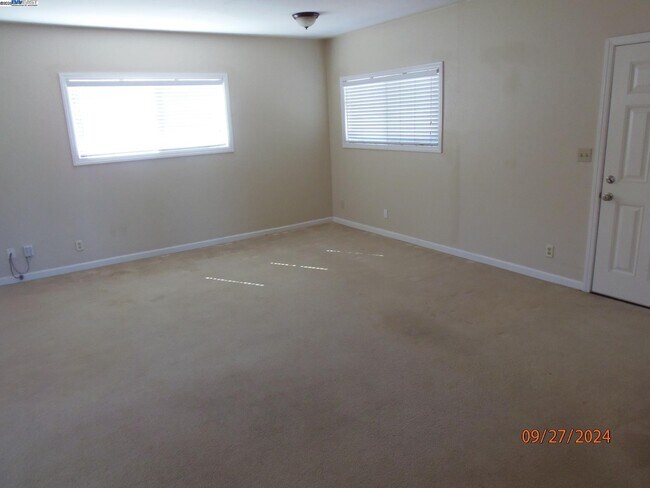Building Photo - 8320 Davona Dr