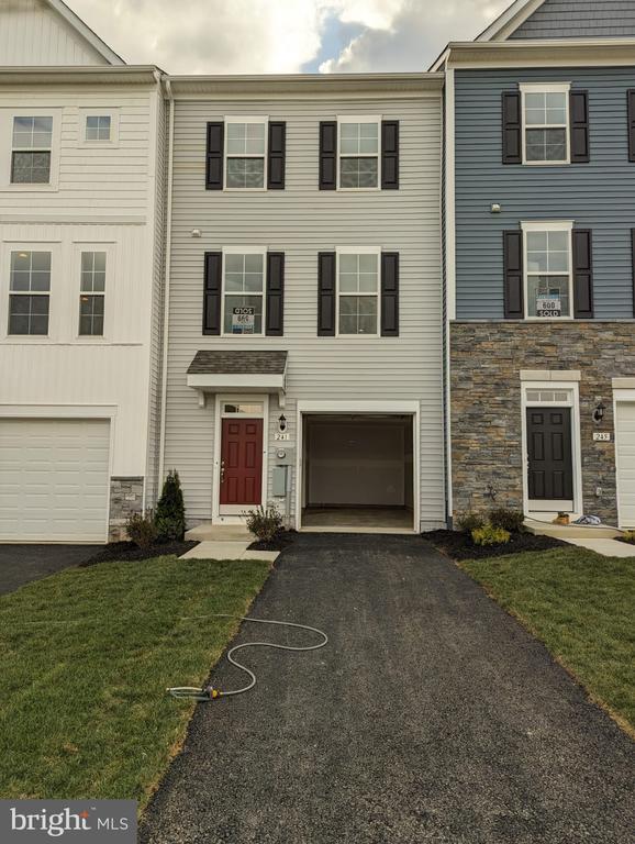 Building Photo - 241 Hillsdale Pl