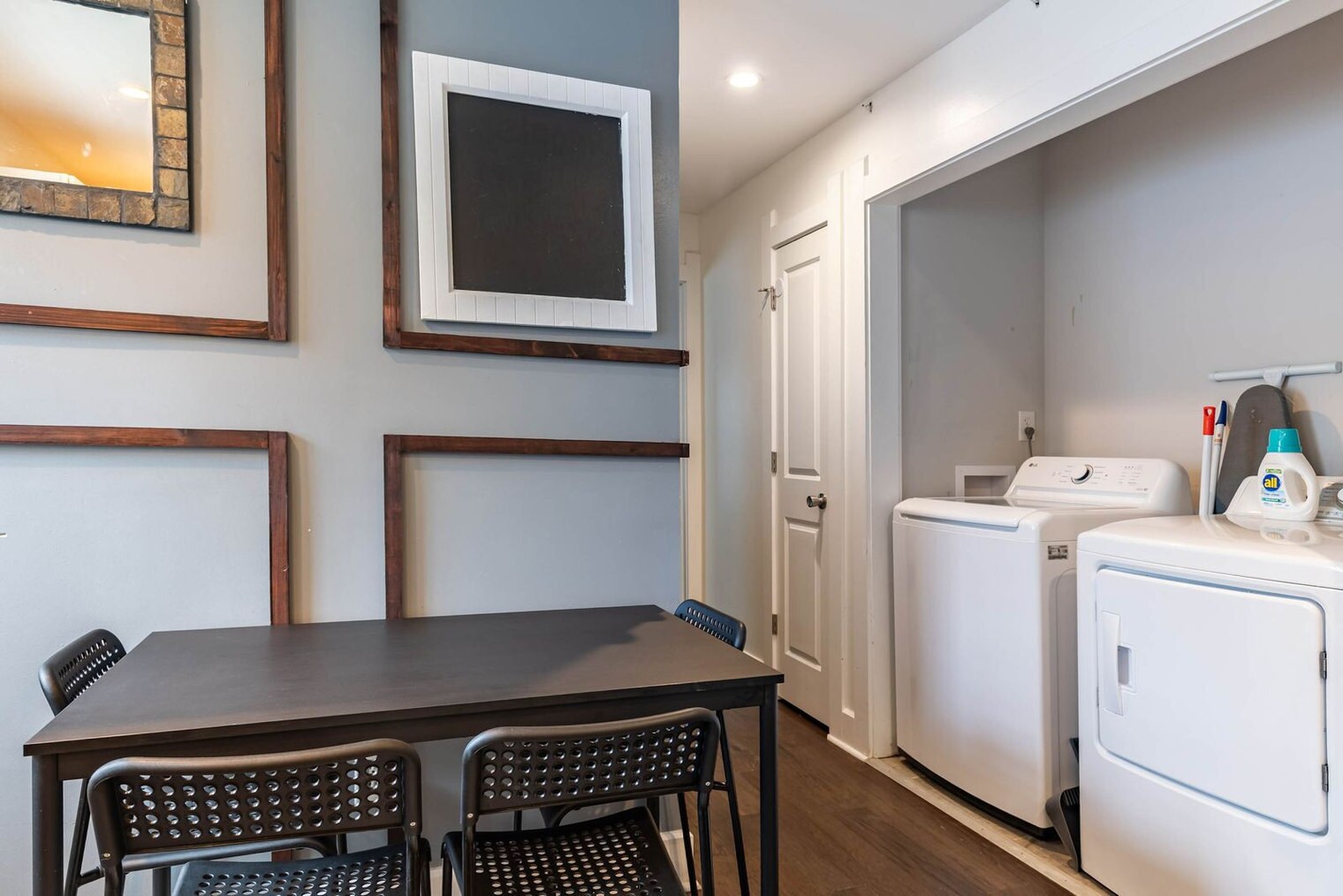 Building Photo - 3203 Sutherland Ave