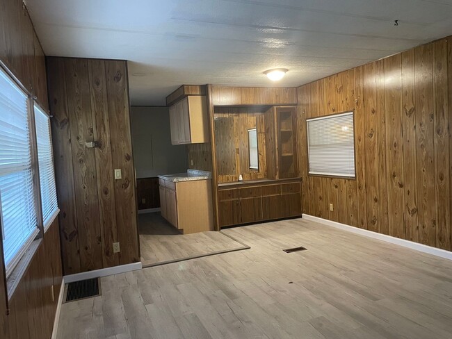 Building Photo - 3bed/2bath mobile home with private gate, ...