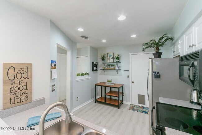 Building Photo - 127 Sand Castle Way